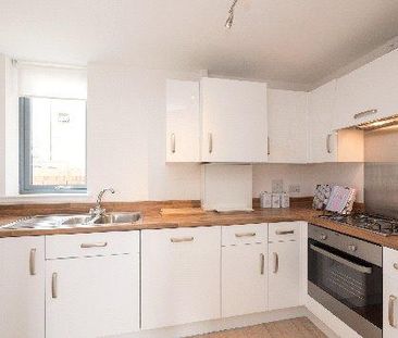2 bedroom flat to rent - Photo 6