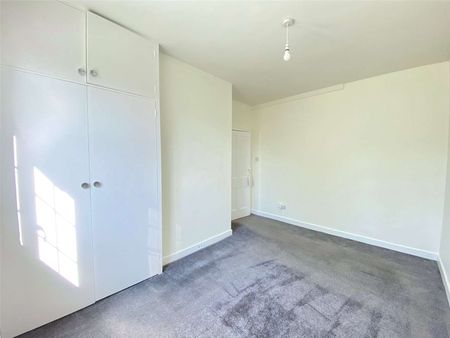 A well presented ground floor maisonette situated in heart of Kent. - Photo 5