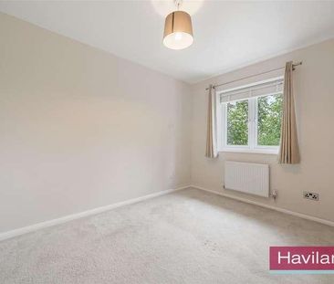 Macleod Road, Winchmore Hill, London, N21 - Photo 3