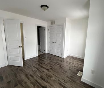 For Lease - 540 Essa Road, Barrie, Ontario - Photo 3