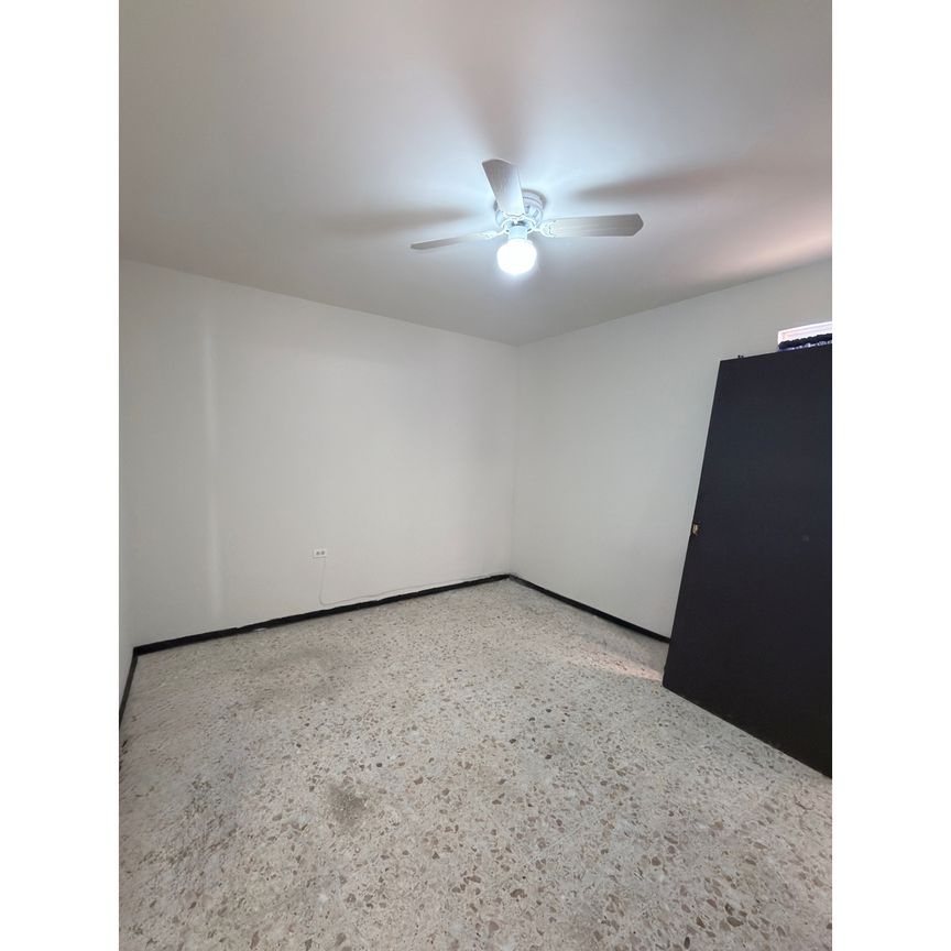 CASA EN RENTA, MITRAS NORTE, UNA SOLA PLANTA CON CUARTO EXTRA - Foto 1