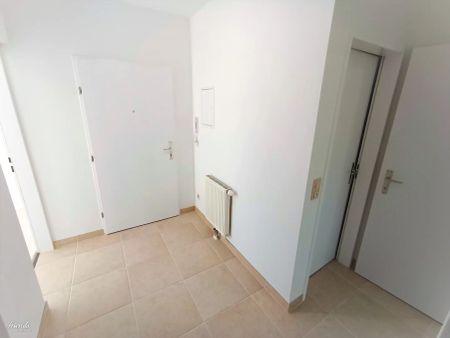 Erstbezug nach Sanierung - 70m² große 3 Zimmerwohnung mit Balkon und Parkplatz - Photo 5