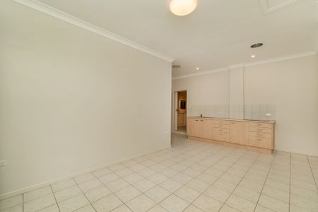 48A Slatyer Avenue, BUNDALL - Photo 5