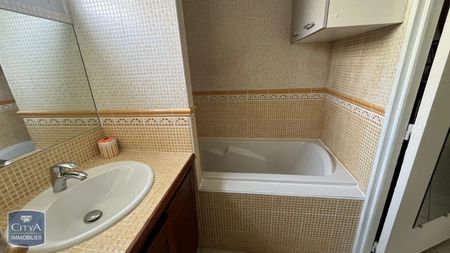 Location Appartement 1 pièce 33m² ST GILLES LES BAINS 97434 - Photo 4