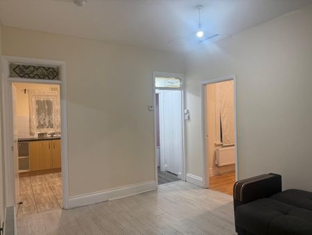 2 Bed Flat, Bruce Road, NW10 - Photo 2