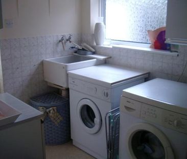 4 bedroom detached house to rent - Photo 3