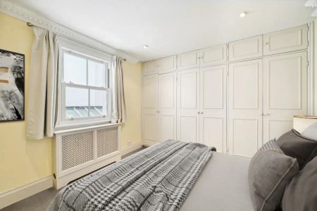 3 bedroom flat in South Kensington - Photo 5