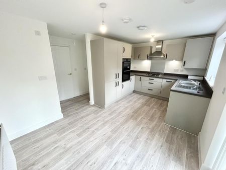 3 bedroom semi-detached house to rent - Photo 5