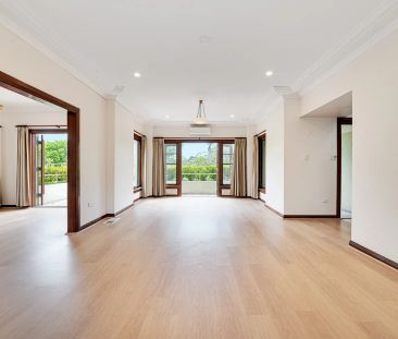 Refreshed and Spacious Three-Bedroom Family Home in Heart of Greenwich - Photo 5