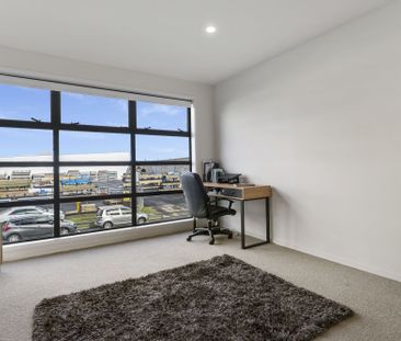 Sunny Townhouse in Prime Summer Spot - Photo 4