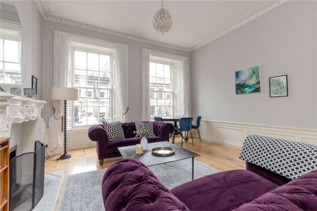 A beautifully presented and spacious main door two bedroom flat, available on a furnished basis in Edinburgh's Eastern New Town. - Photo 4