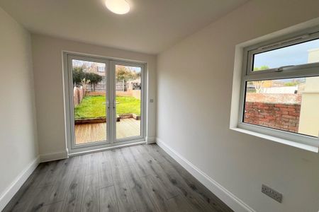 Williams Avenue, WEYMOUTH - Photo 3