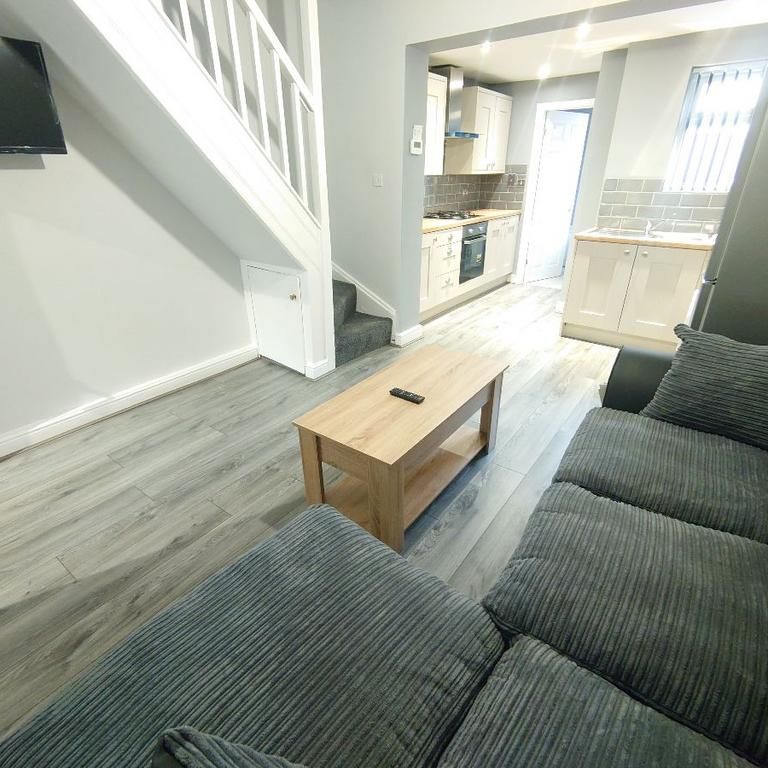3 bedroom terraced house to rent - Photo 1