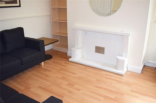 4 bedroom end of terrace house to rent - Photo 1