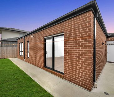 19 Bear Street, Tarneit, Vic 3029 - Photo 6