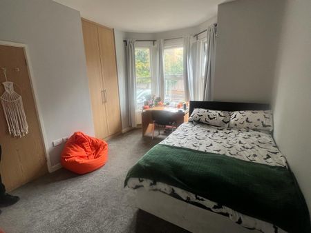 8 bedroom semi-detached house to rent - Photo 2