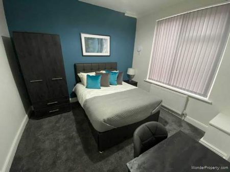 4 bedroom property to rent in Salford - Photo 3