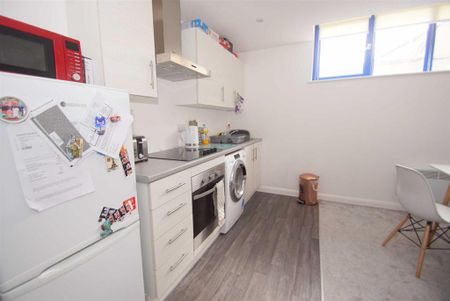 2 bedroom flat to rent - Photo 4