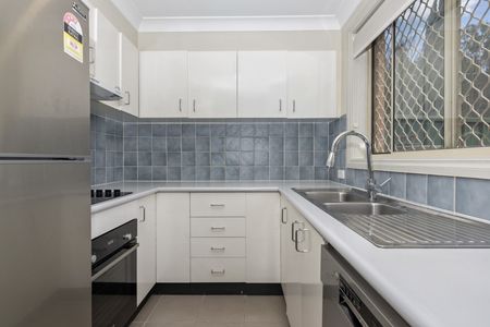 Street Facing Townhouse In Prime Location - Photo 2