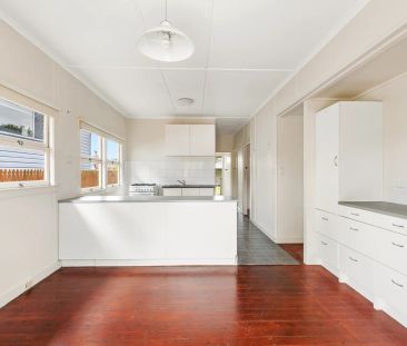 Comfortable & Tidy Home in a Desirable Area! - Photo 5