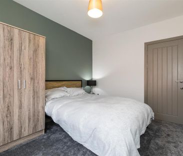 1 bedroom in a house share to rent - Photo 3