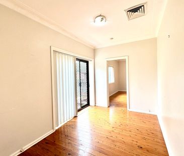 3-bedroom House with LUG very close to Kent Road Public School - Photo 3