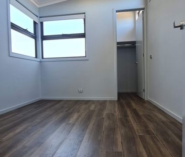 Morden Townhouse Waits - Photo 2