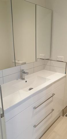 Newly refurbished 2brm apartment opposite Westfiel - Photo 3