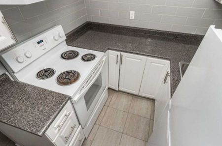 For Lease - 371 Rossland Road, Oshawa, Ontario - Photo 4