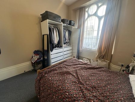 1 Bed Flat, Dover Place, BS8 - Photo 3