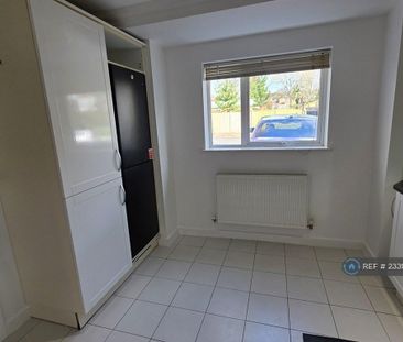 4 bedroom terraced house to rent - Photo 4