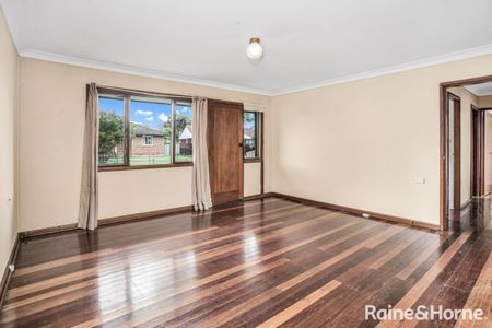 43 Marquesa Crescent, Lethbridge Park, NSW 2770 - Photo 2