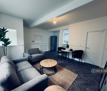 1 bedroom in a flat share to rent - Photo 1