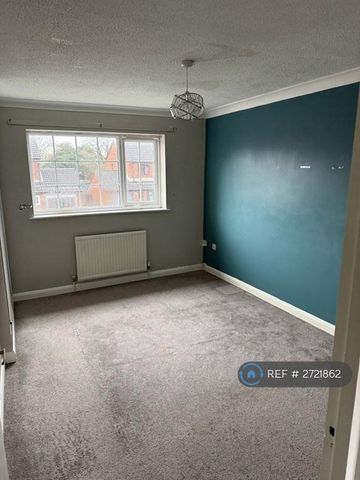 3 bedroom semi-detached house to rent - Photo 4