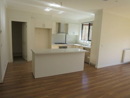 35 Swanson Crescent, Chadstone VIC 3148 - Townhouse For Rent | Domain - Photo 5