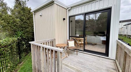 Modern, Fully Furnished Home - Light, Stylish & Easy Living - Photo 4