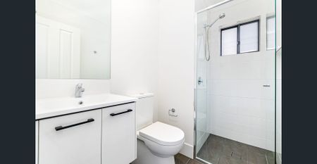 Stunning Brand New 5-bedroom Home - Photo 3