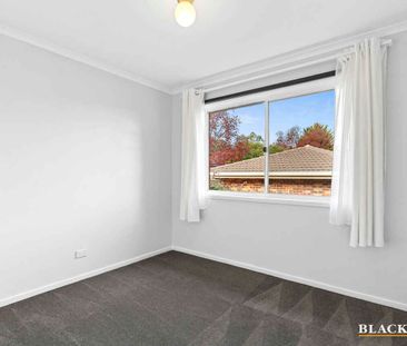 Large, Light Filled Home near Schools, Shops and Great Views - Photo 3