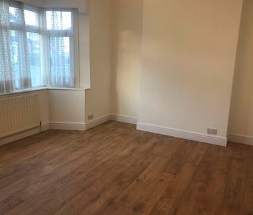 3 Bed Terraced House, St. Andrews Road, IG1 - Photo 1