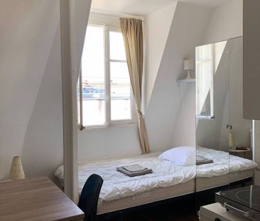 Logement à Paris, Location meublée - Photo 2