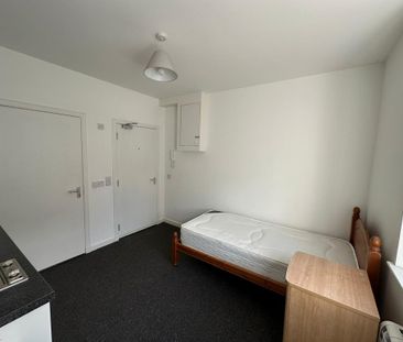 Studio to rent - Photo 2