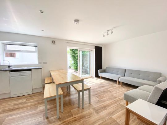 6 Bed Terraced House, Student House - Ashley Down Rd, BS7 - Photo 1