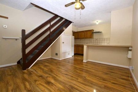 Oaklands Way, Wallington, Surrey, SM6 - Photo 2