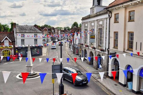 Market Square, Marlow, SL7 - Photo 1