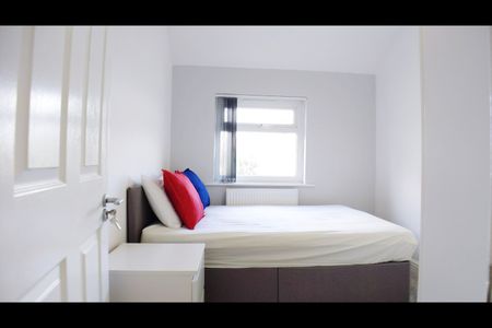 3 Bed Terraced House, Cranmore Crescent, BS10 - Photo 2