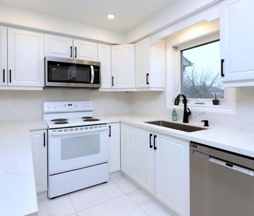 For Lease - 384 Riverstone Drive, Oakville, Ontario - Photo 4