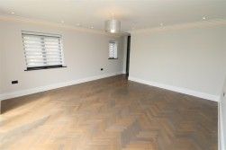 Borehamwood - Photo 3