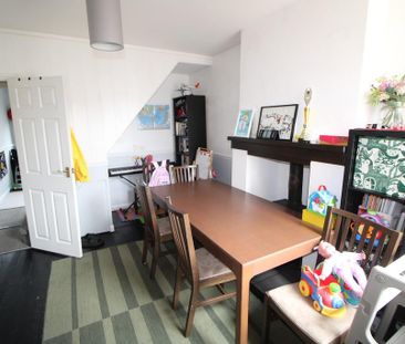 2 bedroom end of terrace house to rent - Photo 3