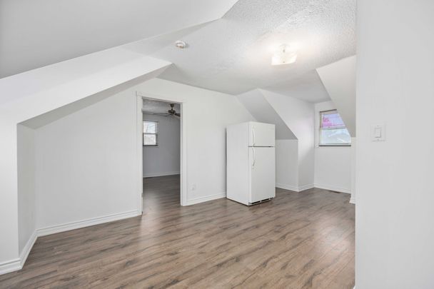 For Lease - 1 Grovepark Street, Richmond Hill, Ontario - Photo 1