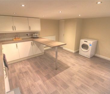 St Johns View, Batley, WF17 - Photo 3
